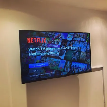 Modern Deluxe Dock Free Secure Parking * 利兹