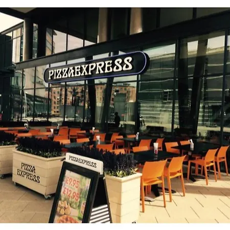 Modern Deluxe Dock Free Secure Parking Leeds (West Yorkshire)