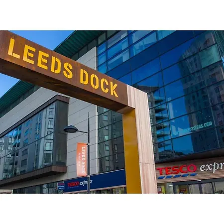 Modern Deluxe Dock Free Secure Parking