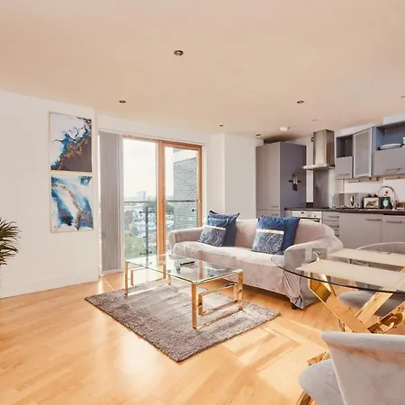 Modern Deluxe Dock Free Secure Parking * Leeds (West Yorkshire)