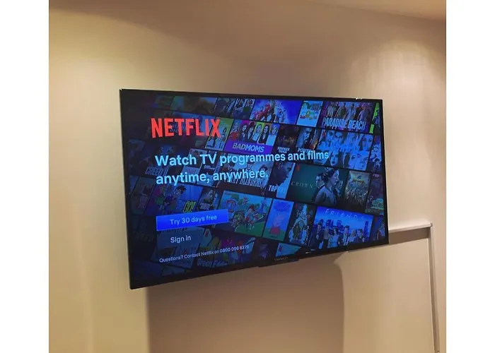 Modern Deluxe Dock Free Secure Parking * Leeds (West Yorkshire)