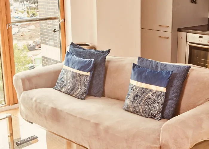 Modern Deluxe Dock Free Secure Parking Apartment Leeds (West Yorkshire)