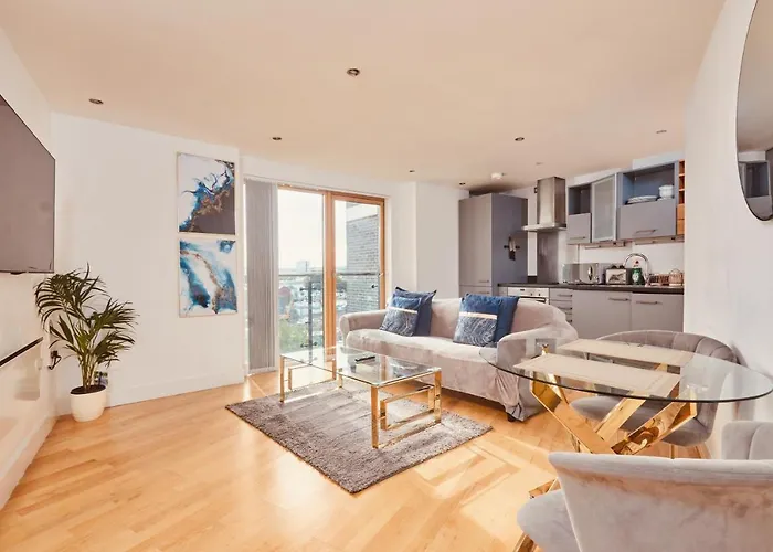 Modern Deluxe Dock Free Secure Parking * Leeds (West Yorkshire)