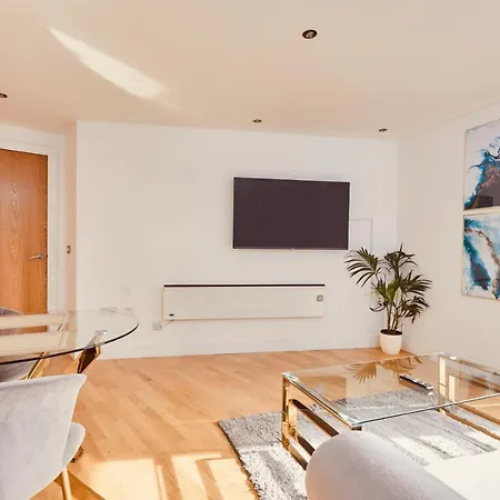 Modern Deluxe Dock Free Secure Parking * Leeds (West Yorkshire)