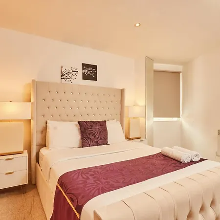 Modern Deluxe Dock Free Secure Parking Leeds (West Yorkshire)