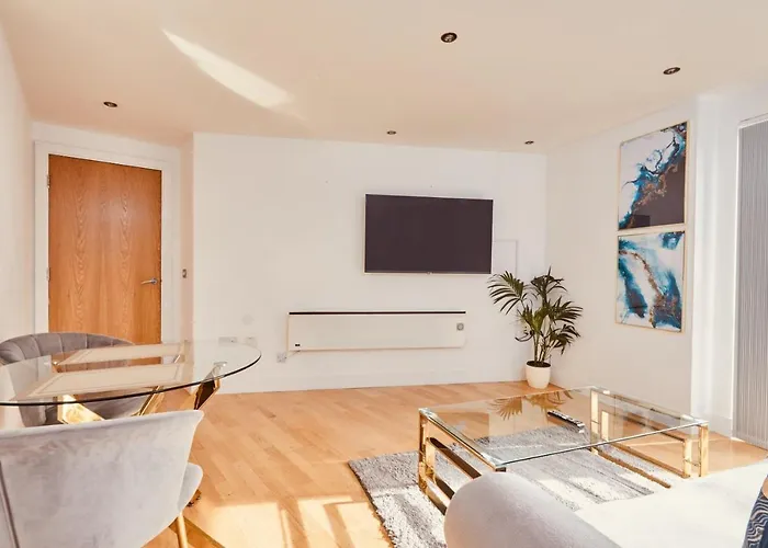 Modern Deluxe Dock Free Secure Parking * Leeds (West Yorkshire)