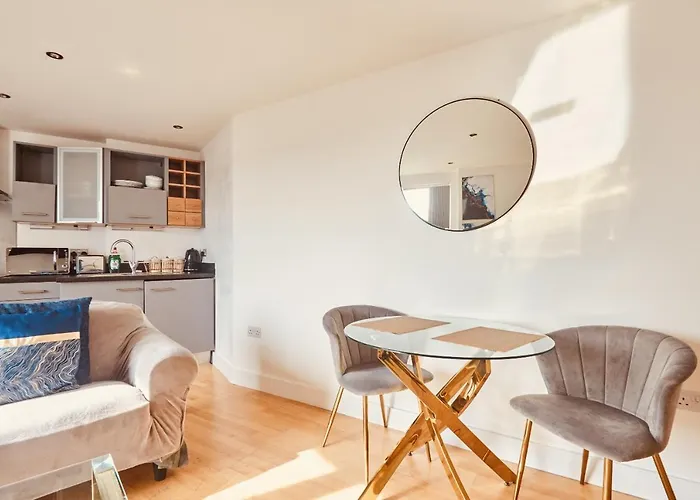 Modern Deluxe Dock Free Secure Parking Appartement *