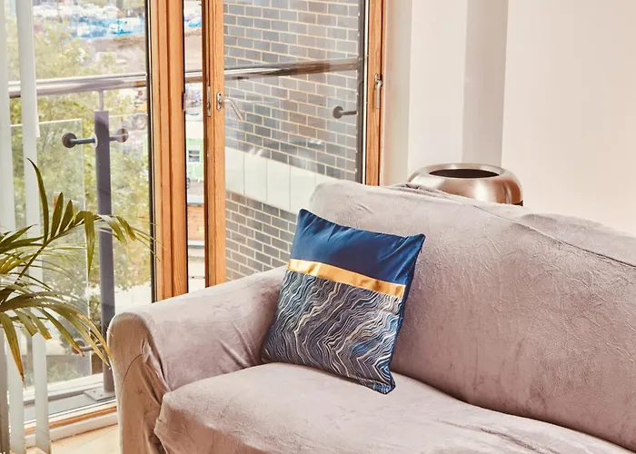 Modern Deluxe Dock Free Secure Parking